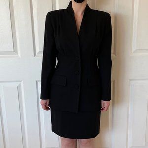 EUC vintage Casual Corner black fitted jacket & skirt suit size 6